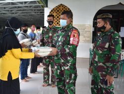 Sebelum Pelaksanaan Sholat Idul Fitri, Korem 081/DSJ Salurkan Zakat Fitrah