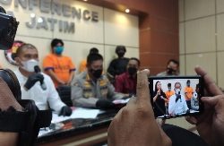 Subdit III Jatanras Ditreskrimum Polda Jatim Bongkar Sindikat Pembuat Hasil Swab Illegal