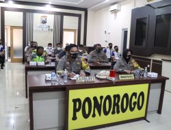 KAPOLRES PONOROGO BESERTA PJU IKUTI MEETING ZOOM TERKAIT LAYANAN DARURAT ATAU HOTLINE 110 OLEH WAKAPOLDA JATIM