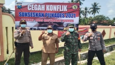 Kapolsek Kangayan Melaksanakan Pasang Benner Cegah Konflik Sukseskan Pilkades 2021 Sumenep