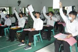 Kasdim 0812 Lamongan Beri Dukungan Peserta Tes Komcad