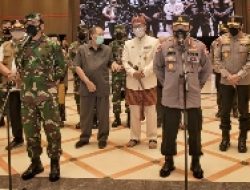 Tinjau Vaksinasi Massal di Bandung, Panglima TNI dan Kapolri Minta Warga Tetap Disiplin Prokes