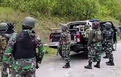 Kontak Tembak di Puncak, Aparat TNI-Porli Tembak 3 Teroris OPM, 1 Tewas