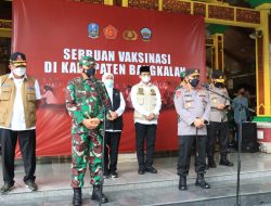 Kapolri dan Panglima TNI Melakukan Pengecekan Vaksinasi Massal Covid-19 Untuk Tekan Angka Penyebaran Virus Corona di Bangkalan