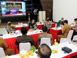 Kapolres bersama Wakil Bupati Subang dan Unsur Terkait Mengikuti Rapat Evaluasi PPKM se-Indonesia, Secara Virtual