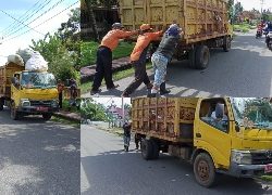 Alat Sederhana Petugas Kebersihan Angkat Sampah Masyarakat