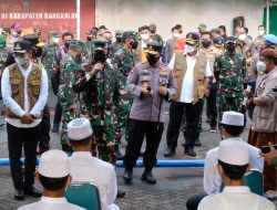Panglima TNI dan Kapolri Dengarkan Keluhan Warga Bangkalan