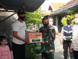 Di Lamongan, TNI-Polri Bersama Yayasan Buddha Tzu Chi Distribusikan Bansos