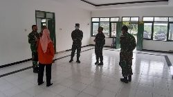 Kasdim 0812/Lamongan Tinjau Rumah Isolasi di Barak YON Zipur Babat.