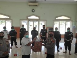 Menyambut HUT Bhayangkara Ke 75, Sat Binmas Polres Ponorogo Sambangi Pam Swakarsa Berikan Pembinaan dan Himbauan Prokes