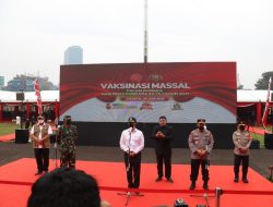 Panglima TNI, Kapolri dan Menkes, Tinjau Vaksinasi Massal Jelang HUT Bhayangkara