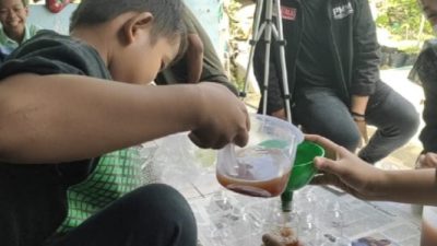 Mahasiswa PMM UMM Ajak Anak Panti Produksi Jamu “Pokak” Khas Daerah Sumenep