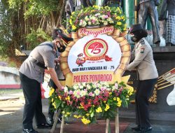 Upacara Ziarah Rombongan Peringatan Hari Bhayangkara Ke 75 Tahun 2021 Polres Ponorogo