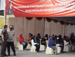 Kapolres Bojonegoro Tinjau Vaksinasi di Kejari Bojonegoro