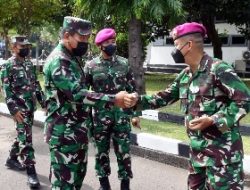 Danpasmar 2 Dampingi Dankormar Terima Kunjungan Wakasal Tinjau Kesiapan Gedung Isolasi Covid-19 di Lanmar Surabaya