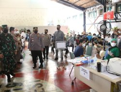 Panglima TNI dan Kapolri Tinjau Vaksinasi di Pesantren Minhaajurrosyidiin Jaktim