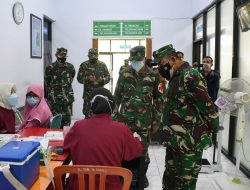 Kasrem 081/DSJ Dampingi Irdam Tinjau Serbuan Vaksinasi di Ngawi