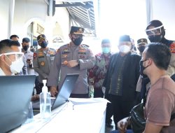 Tinjau Vaksinasi Massal di Persis, Kapolri Minta Semua Elemen Masyarakat Berkolaborasi Percepat Vaksinasi