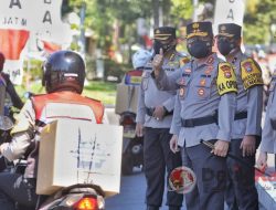 Kapolda Jatim Lepas Distribusi Daging Qurban Door to Door untuk Masyarakat Terdampak Covid-19