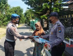 PPKM Darurat Diperpanjang Sampai Tanggal 25 Juli 2021, Polsek Siman Terus Bagi – Bagi Sembako dan Masker