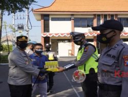 Polisi Bojonegoro Terima Bantuan Vitamin dari PT Bintang Toedjoe