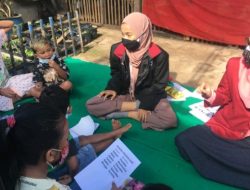 PMM UMM Kelompok 73 Ajak anak Muharto Belajar Bahasa Inggris 