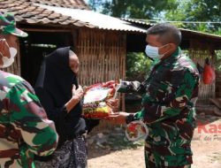 Ngatmuli Terima Bansos dari Dandim 0812 Lamongan Secara Langsung