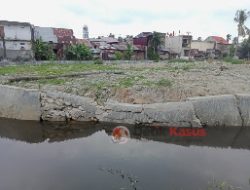 Tanggul Sungai Ambruk Dan Retak