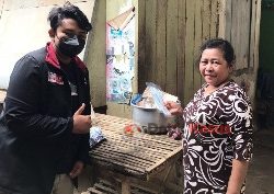 Cegah Persebaran Covid-19, PMM UMM 74 Lakukan Sosialisasi Dan Bagi Masker