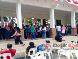 Membludaknya Peserta Vaksinasi di Alun-alun Lamongan