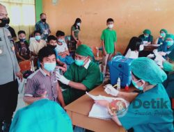 Kapolsek Lintongnihuta Kabupaten Humbahas Monitoring Pelaksanaan Vaksinasi di SMP Negeri 2 Lintongnihuta.