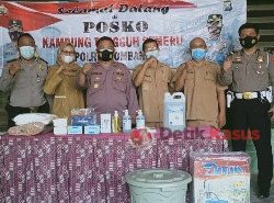 Kapolsek Mojoagung Purwo Admojo Salurkan Kelengkapan Kampung Tangguh