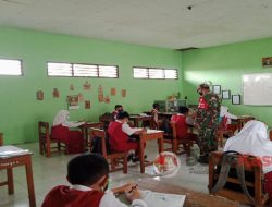 TNI Dampingi Pembelajaran Tatap Muka Siswa SDN 1 Tikung 