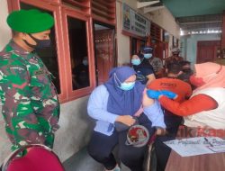 Koramil 0812/16 Sekaran Monitoring Vaksinasi Covid-19 di Bulutengger
