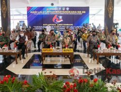 HUT Lantas Bhayangkara ke-66 Polres Jombang Gelar Vaksinasi dan Bantuan Sembako