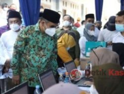 Vaksinasi Ribuan Santri di Cirebon, Prabowo Didoakan Kiai