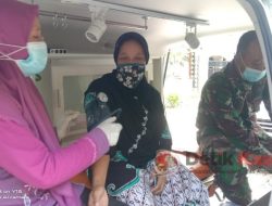 Pakai Ambulan “Dor to Dor” Kodim 0812 Lamongan Layani Vaksinasi Lansia