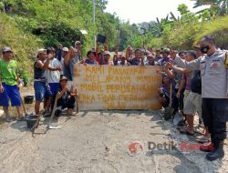 Lagi-Lagi Masyarakat, Menutup Jalan dengan Alasan