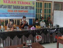 Pemdes Desa Air Sempiang Serah Terima Bantuan Bibit di Tahun 2021 