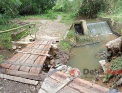 Saluran Bendungan Irigasi dan Plat Deuker Terancam Putus