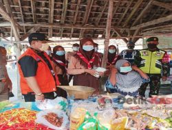 PKL Diimbau, TNI-Polri di Kembangbahu Bareng Pelajar Bagi-bagi Masker