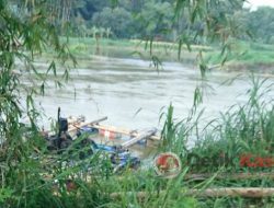 Mesin Ponton di Lokasi Sedot Pasir Dugaan Ilegal di Sungai Brantas Tulungagung