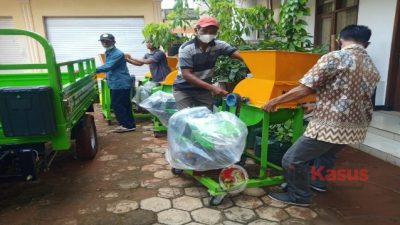 DPKP Serahkan 9 Unit Alat Program Pengembangan UPPO