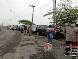 Wabub Sidoarjo Beserta Kadin PU Kunjungi Jalan Rusak di Tarik