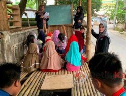 KBM Bahasa Inggris dan Bahasa Arab Terhadap Anak-anak di Desa Senteluk-Lombok Barat