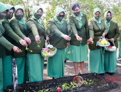 Rangkaian Peringatan HUT ke- 76, Persit KCK Kodim Bojonegoro Ziarah dan Tabur Bunga