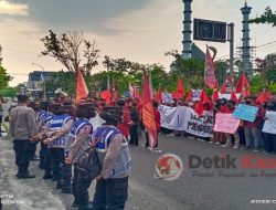 Ratusan Mahasiswa Muhammadiyah Serbu Gedung Pemkab Lamongan