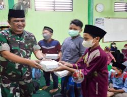 Kodim Bojonegoro berbagi Takjil bersama Ratusan Siswa SDI Luqman Al Hakim