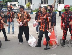 MPC Pemuda Pancasila Tulungagung Gelar Bagi Takjil dan Sembako 