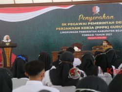 Ratusan Guru di Bojonegoro Terima SK PPPK